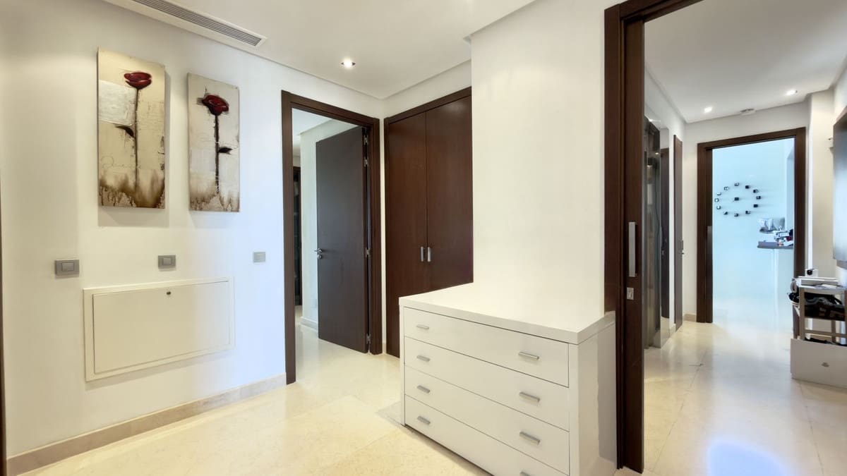 3 bedroom Penthouse for rent in Benahavis with pool garage - € 5,000 (Ref: 9733233)