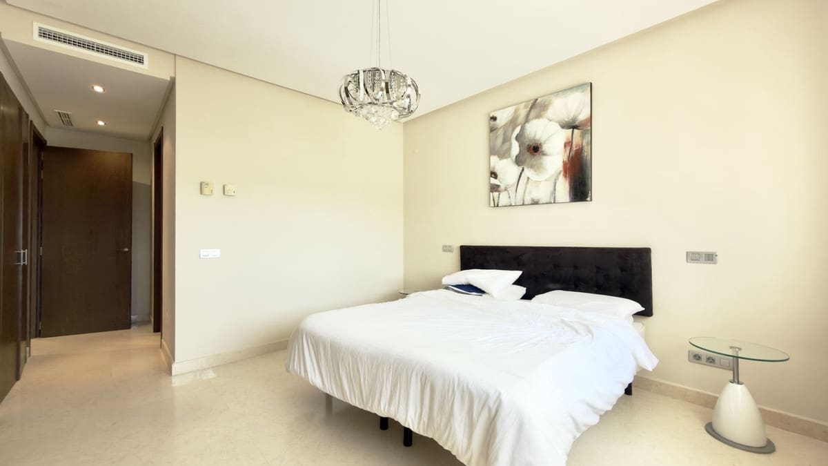 3 bedroom Penthouse for rent in Benahavis with pool garage - € 5,000 (Ref: 9733233)