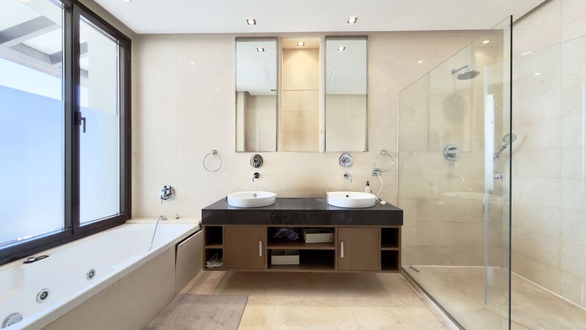 3 bedroom Penthouse for rent in Benahavis with pool garage - € 5,000 (Ref: 9733233)