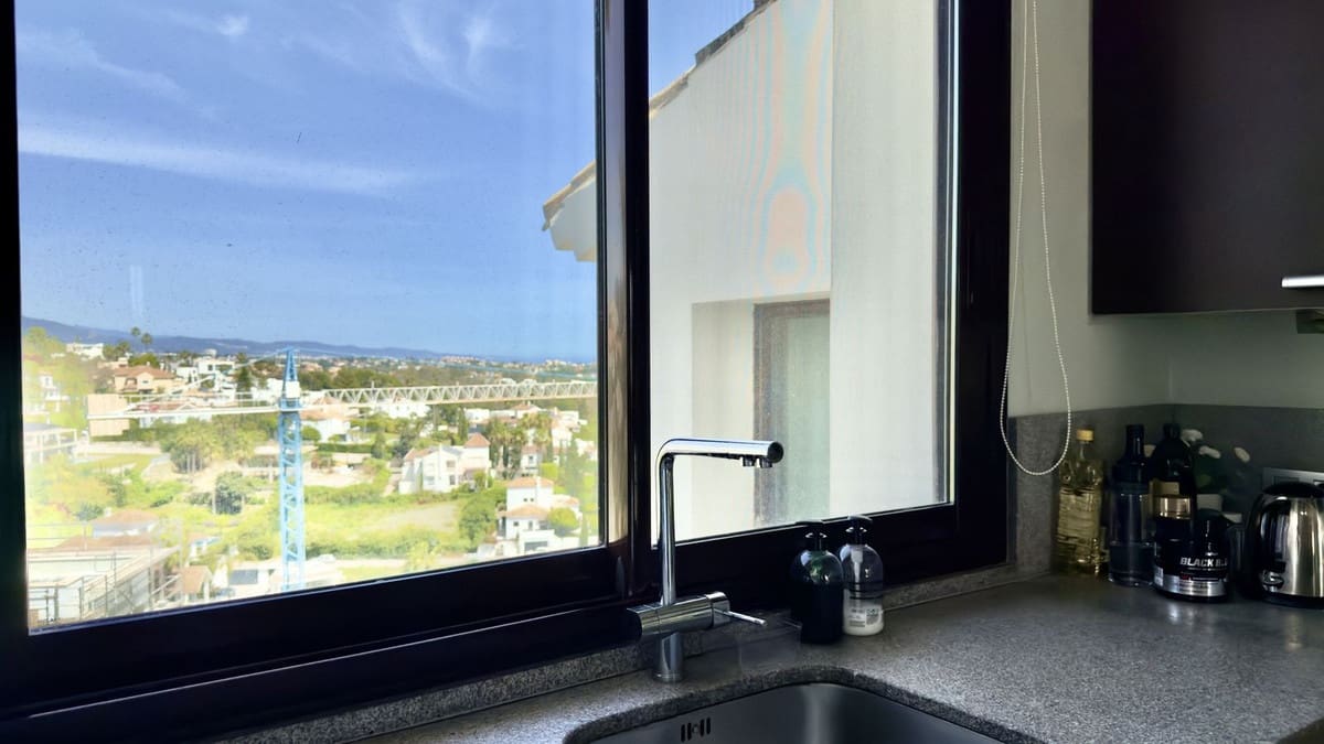 3 bedroom Penthouse for rent in Benahavis with pool garage - € 5,000 (Ref: 9733233)
