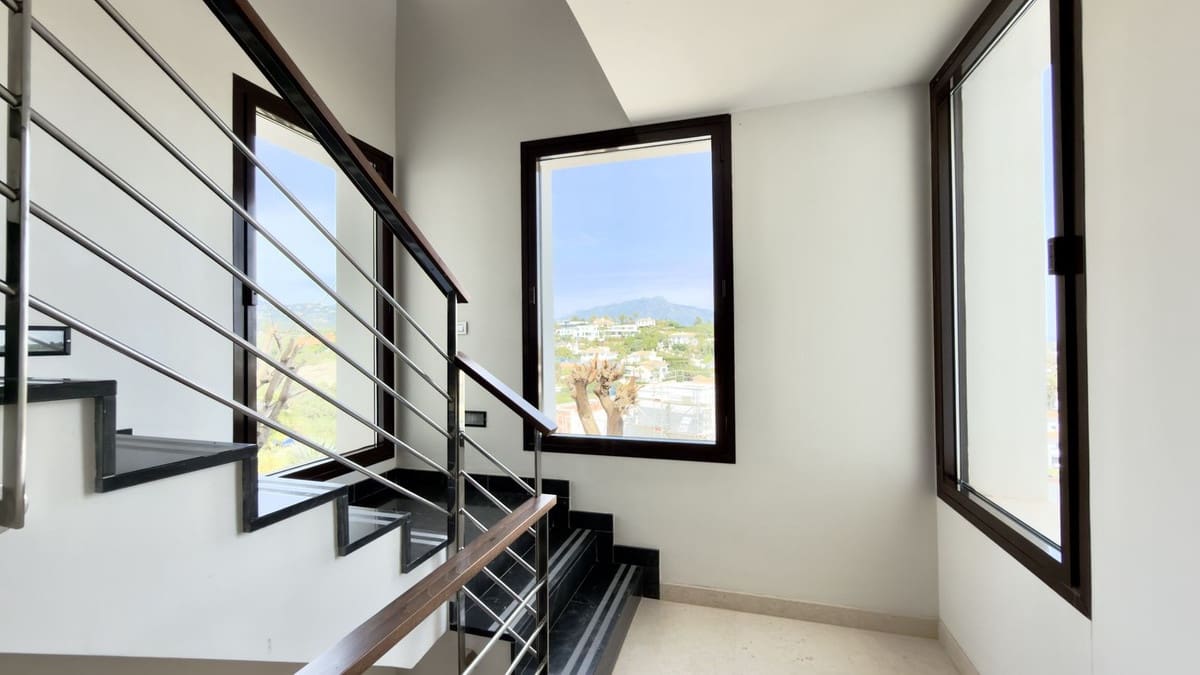 3 bedroom Penthouse for rent in Benahavis with pool garage - € 5,000 (Ref: 9733233)