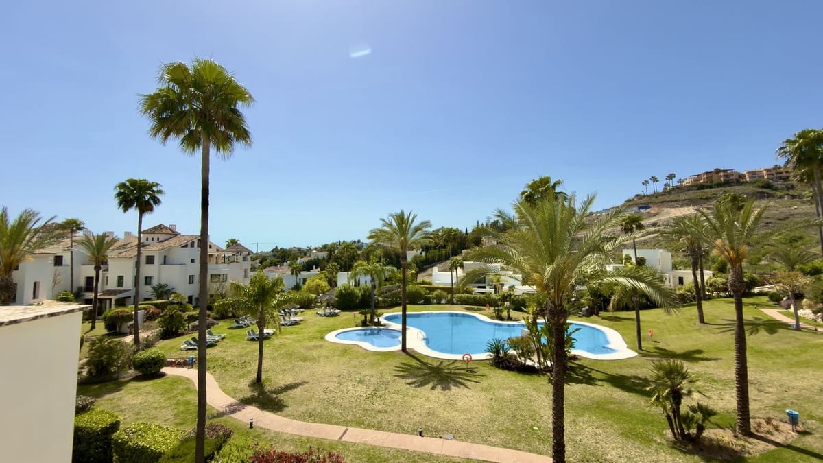 3 bedroom Penthouse for rent in Benahavis with pool garage - € 5,000 (Ref: 9733233)