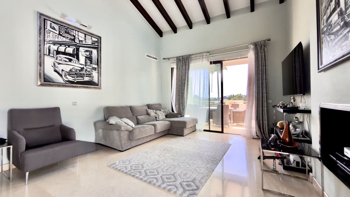 3 bedroom Penthouse for rent in Benahavis with pool garage - € 5,000 (Ref: 9733233)