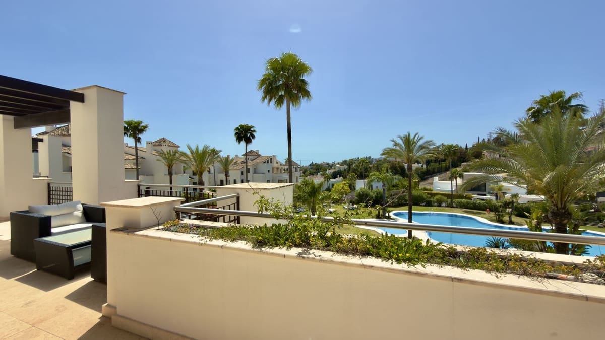 3 bedroom Penthouse for rent in Benahavis with pool garage - € 5,000 (Ref: 9733233)