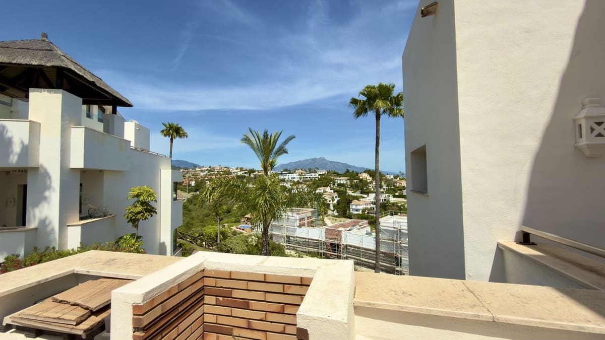 3 bedroom Penthouse for rent in Benahavis with pool garage - € 5,000 (Ref: 9733233)