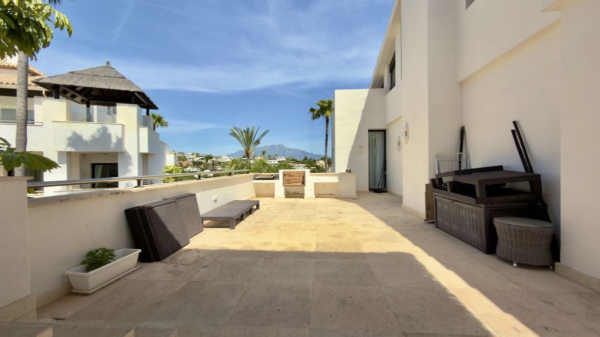 3 bedroom Penthouse for rent in Benahavis with pool garage - € 5,000 (Ref: 9733233)