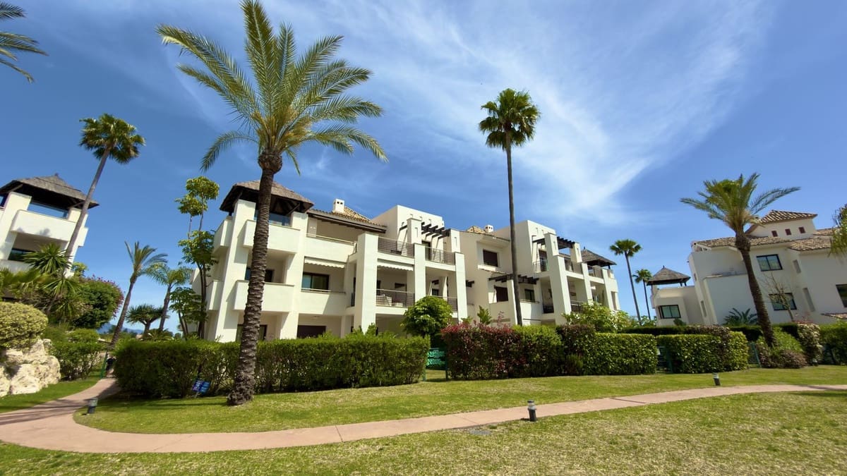 3 bedroom Penthouse for rent in Benahavis with pool garage - € 5,000 (Ref: 9733233)