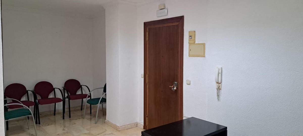 2 bedroom Office for rent in Marbella - € 900 (Ref: 9733234)