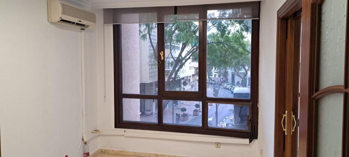 2 bedroom Office for rent in Marbella - € 900 (Ref: 9733234)