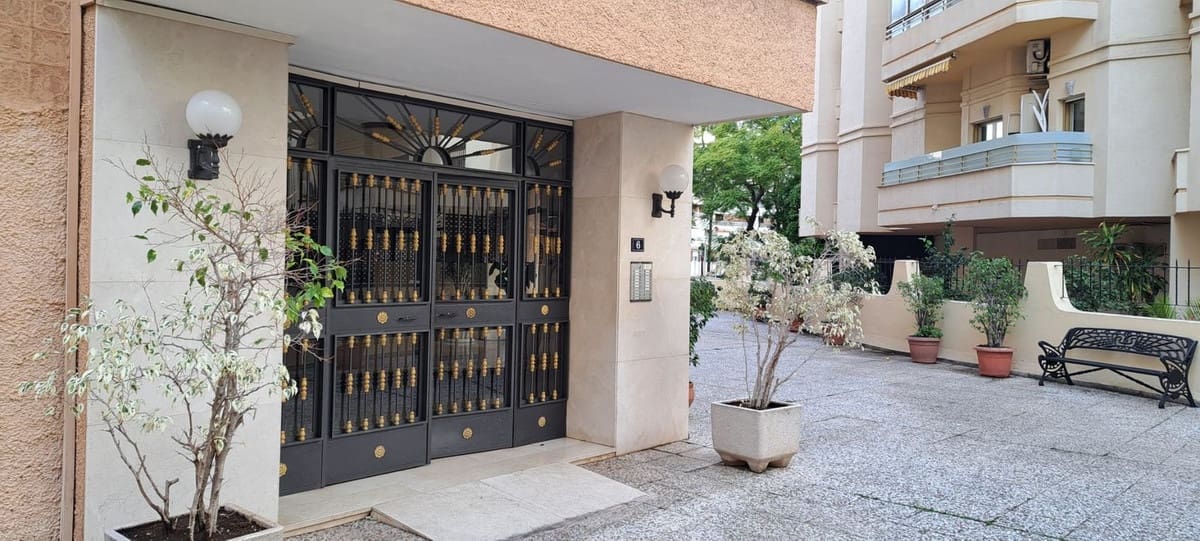 2 bedroom Office for rent in Marbella - € 900 (Ref: 9733234)