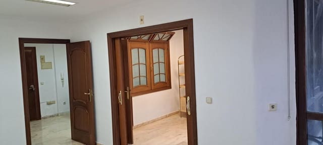 2 sovrum Kontor att hyra i Marbella - 900 € (Ref: 9733234)