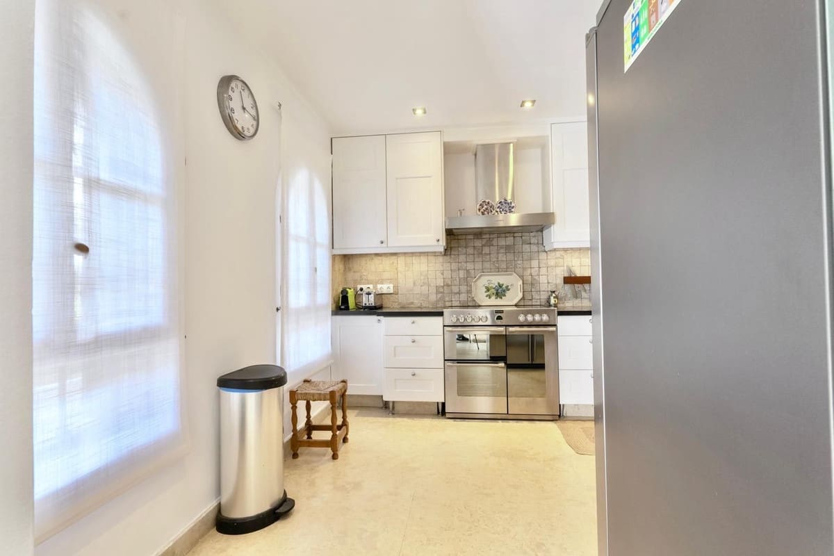 3 soveværelse Byhus til leje i Nueva Andalucia med swimmingpool - € 3.800 (Ref: 9733236)