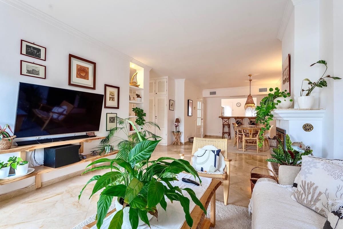 3 soveværelse Byhus til leje i Nueva Andalucia med swimmingpool - € 3.800 (Ref: 9733236)