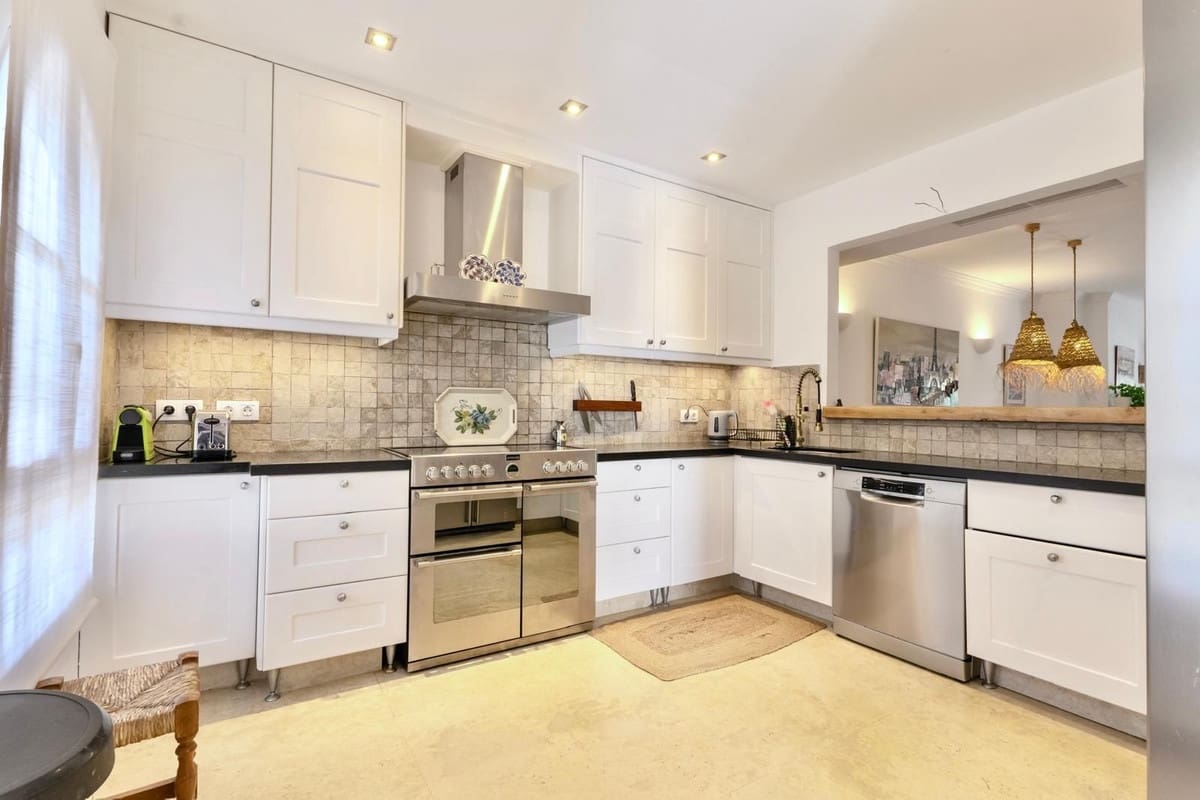 3 soveværelse Byhus til leje i Nueva Andalucia med swimmingpool - € 3.800 (Ref: 9733236)