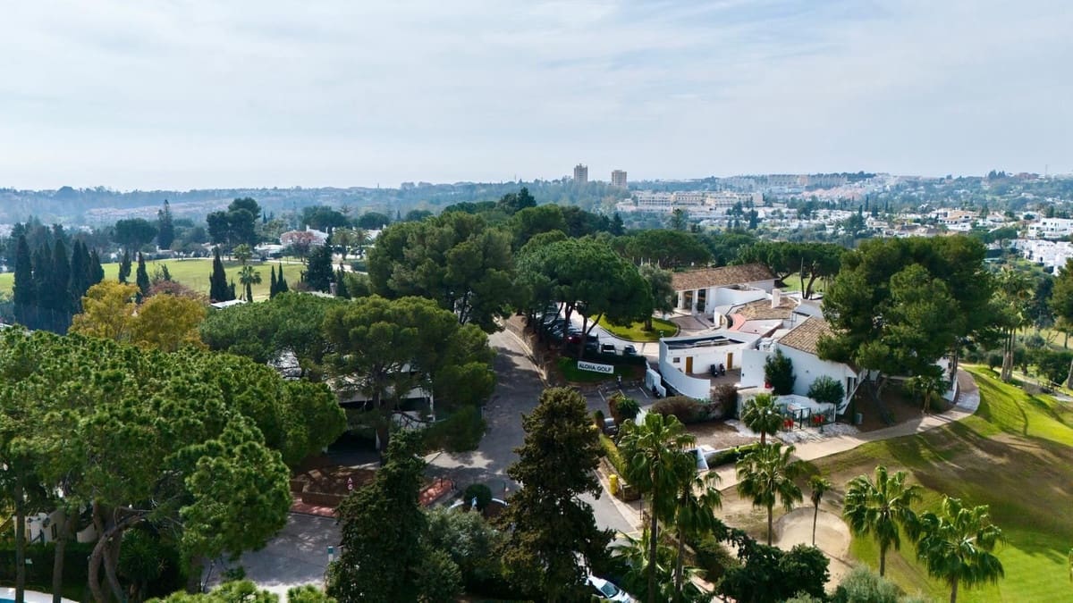 3 soveværelse Byhus til leje i Nueva Andalucia med swimmingpool - € 3.800 (Ref: 9733236)