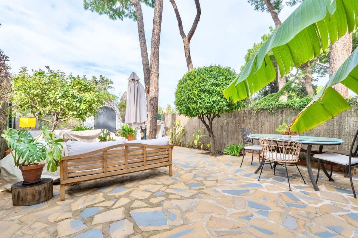 3 soveværelse Byhus til leje i Nueva Andalucia med swimmingpool - € 3.800 (Ref: 9733236)