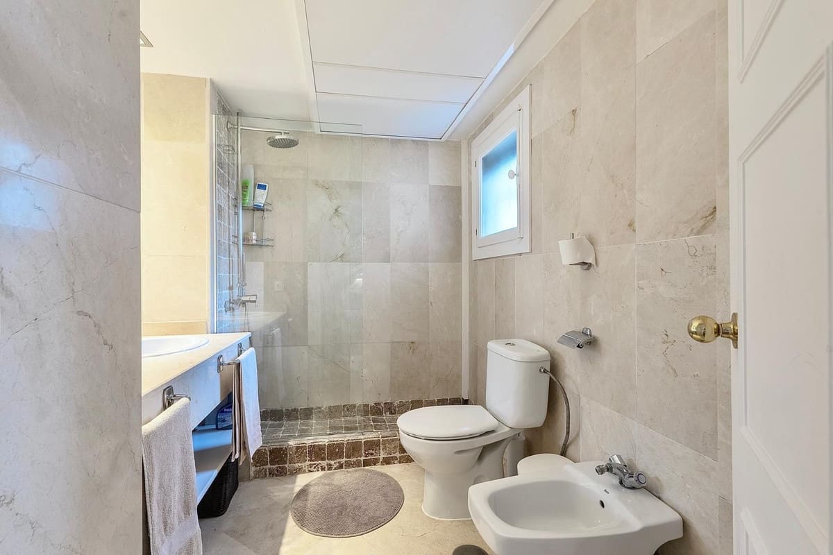 3 soveværelse Byhus til leje i Nueva Andalucia med swimmingpool - € 3.800 (Ref: 9733236)