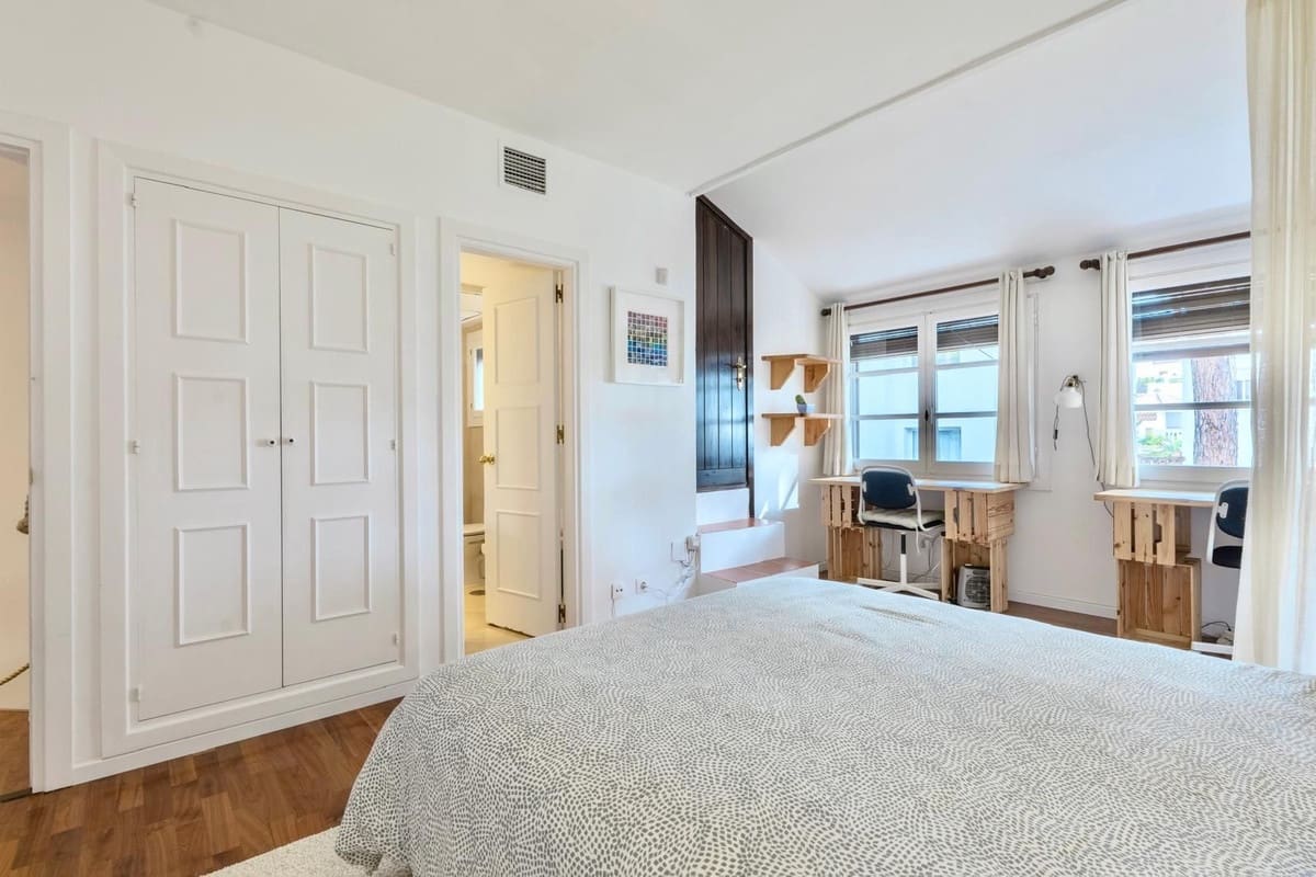 3 soveværelse Byhus til leje i Nueva Andalucia med swimmingpool - € 3.800 (Ref: 9733236)