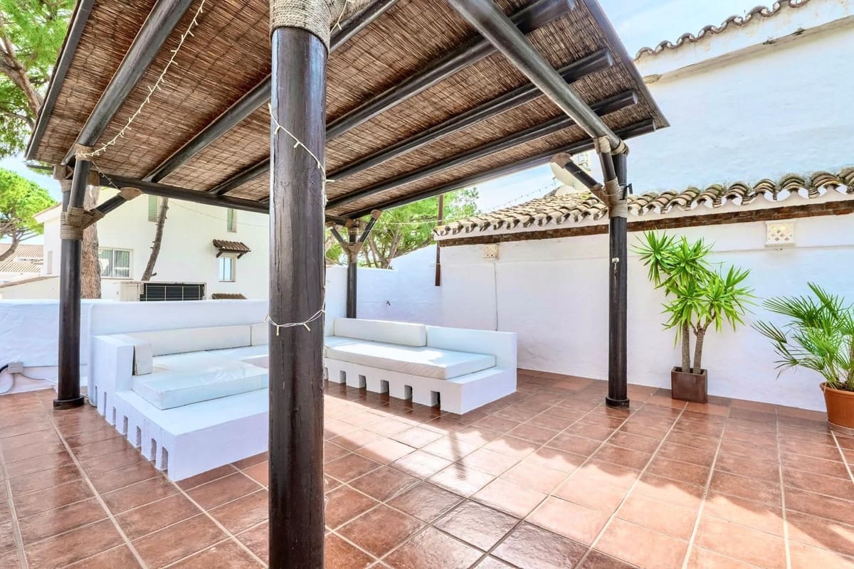 3 soveværelse Byhus til leje i Nueva Andalucia med swimmingpool - € 3.800 (Ref: 9733236)