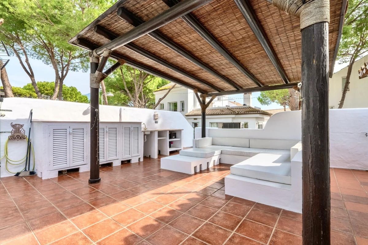 3 soveværelse Byhus til leje i Nueva Andalucia med swimmingpool - € 3.800 (Ref: 9733236)