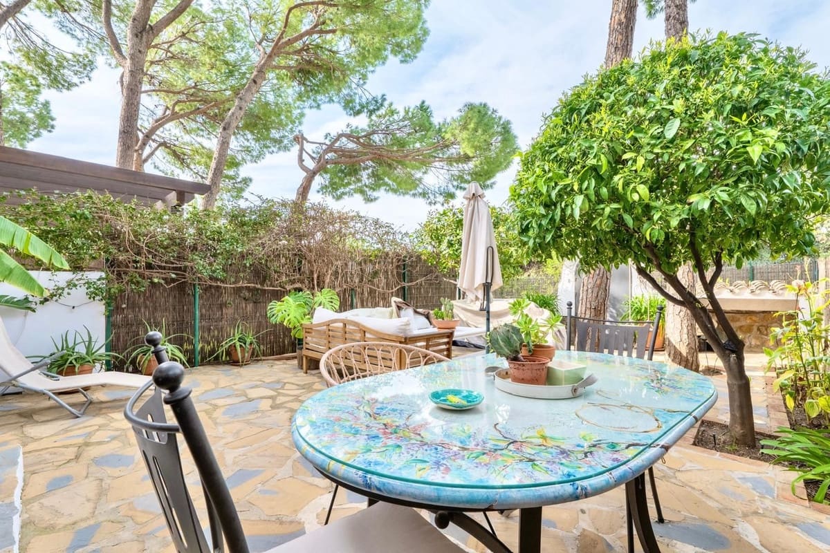 3 soveværelse Byhus til leje i Nueva Andalucia med swimmingpool - € 3.800 (Ref: 9733236)