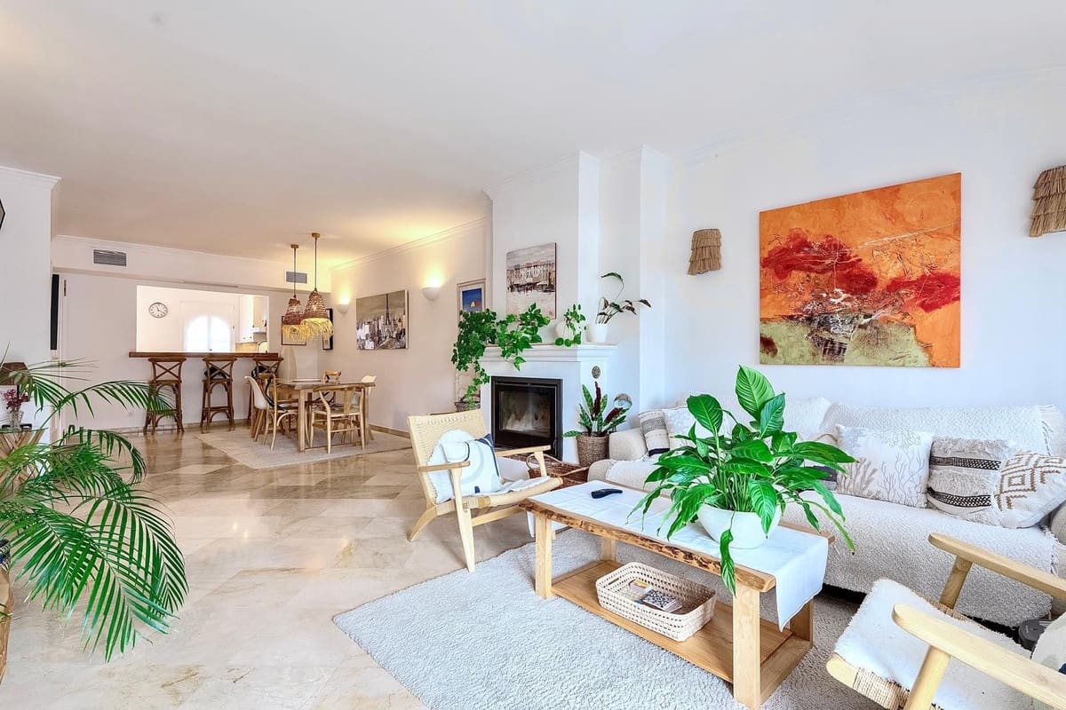 3 bedroom Townhouse for rent in Nueva Andalucia with pool - € 3,500 (Ref: 9733236)