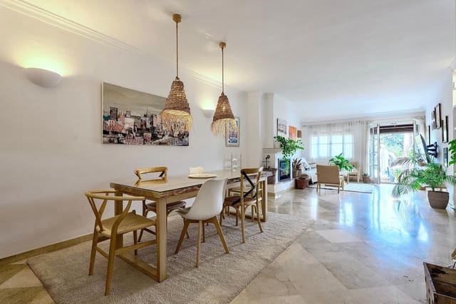 3 makuuhuone Omakotitalo vuokrattavana paikassa Nueva Andalucia, Marbella mukana uima-altaan - 3 800 € (Ref: 9733236)