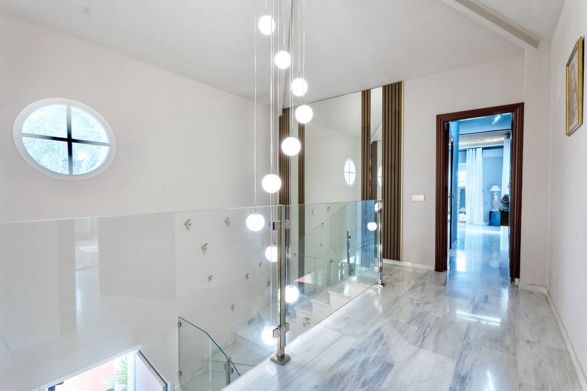 7 bedroom Villa for sale in Guadalmina with pool garage - € 2,300,000 (Ref: 9733237)