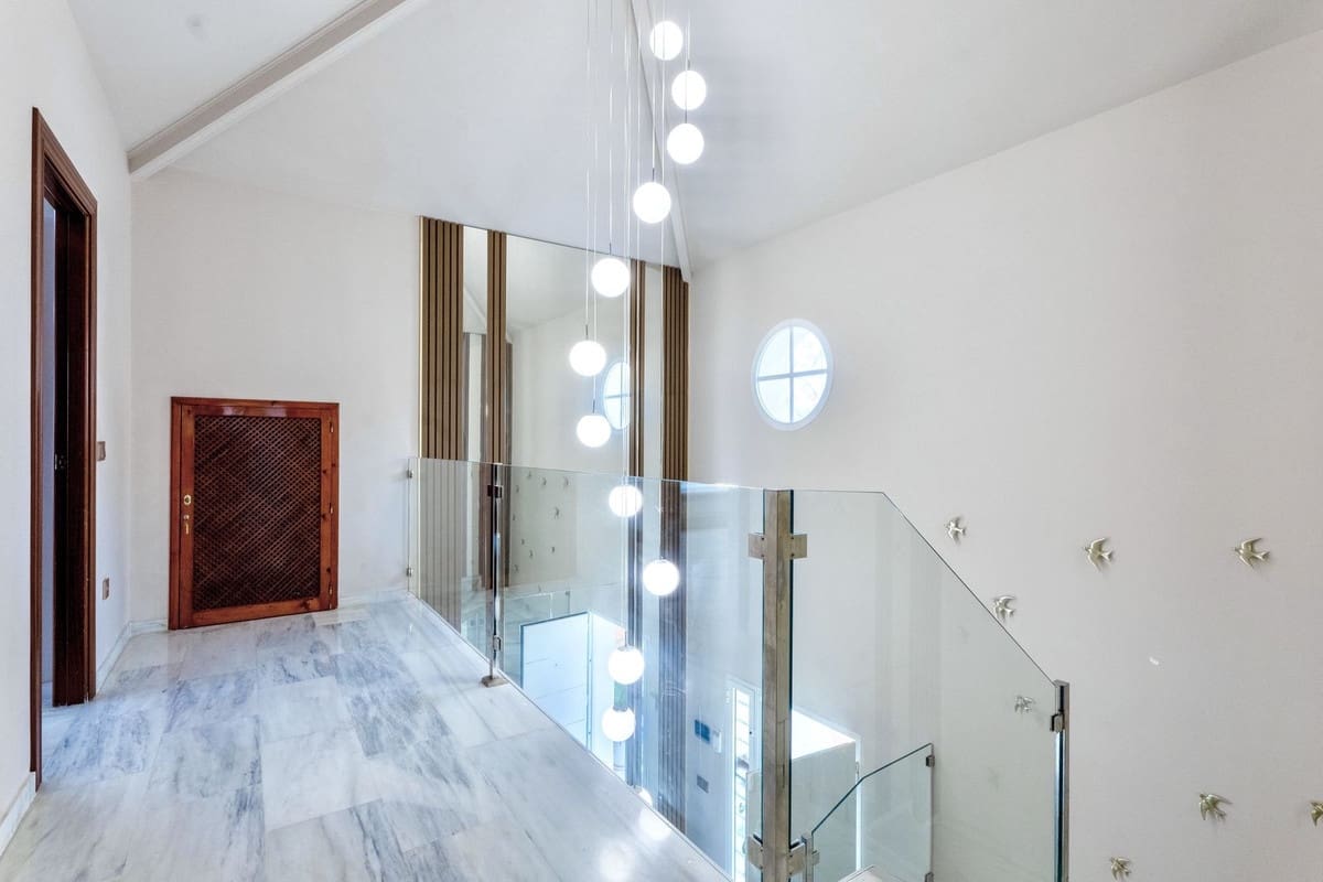 7 bedroom Villa for sale in Guadalmina with pool garage - € 2,300,000 (Ref: 9733237)