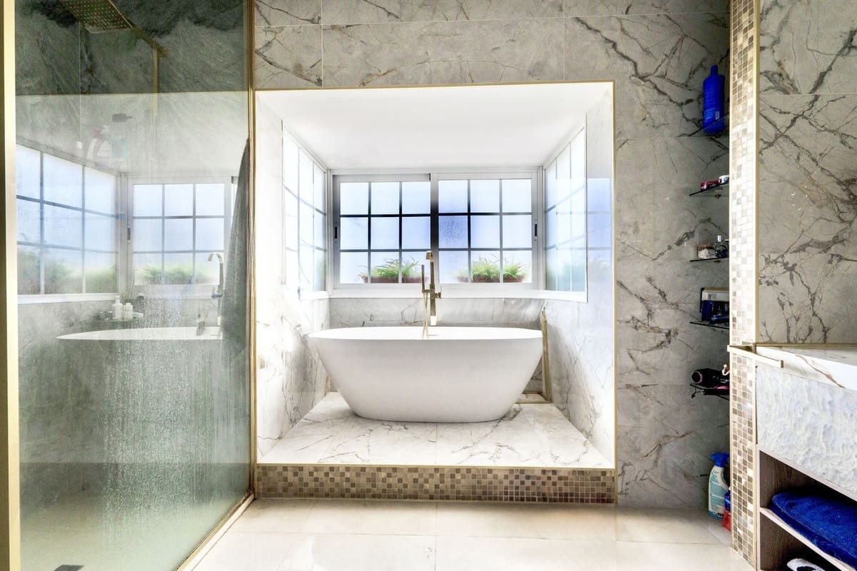 7 bedroom Villa for sale in Guadalmina with pool garage - € 2,300,000 (Ref: 9733237)