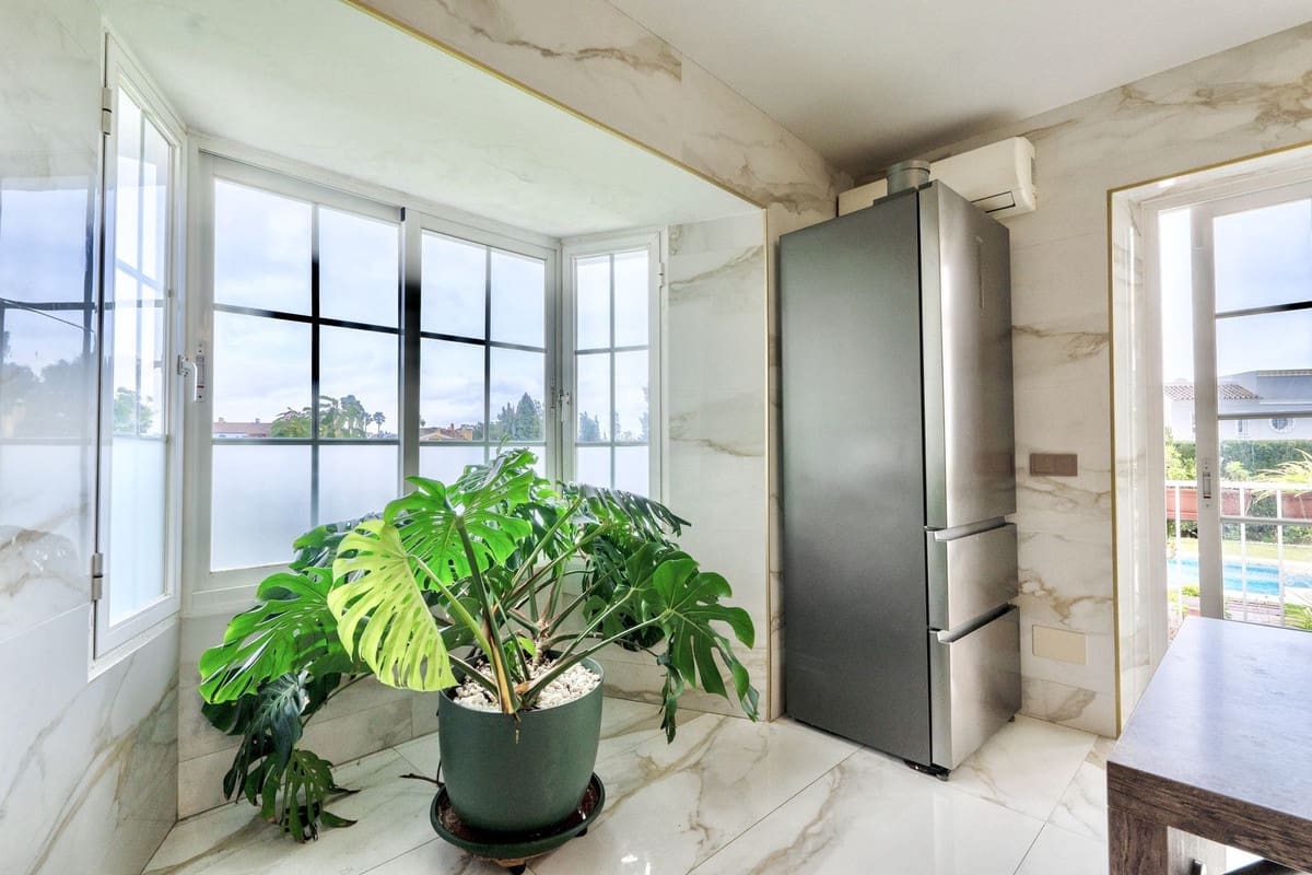 7 bedroom Villa for sale in Guadalmina with pool garage - € 2,300,000 (Ref: 9733237)