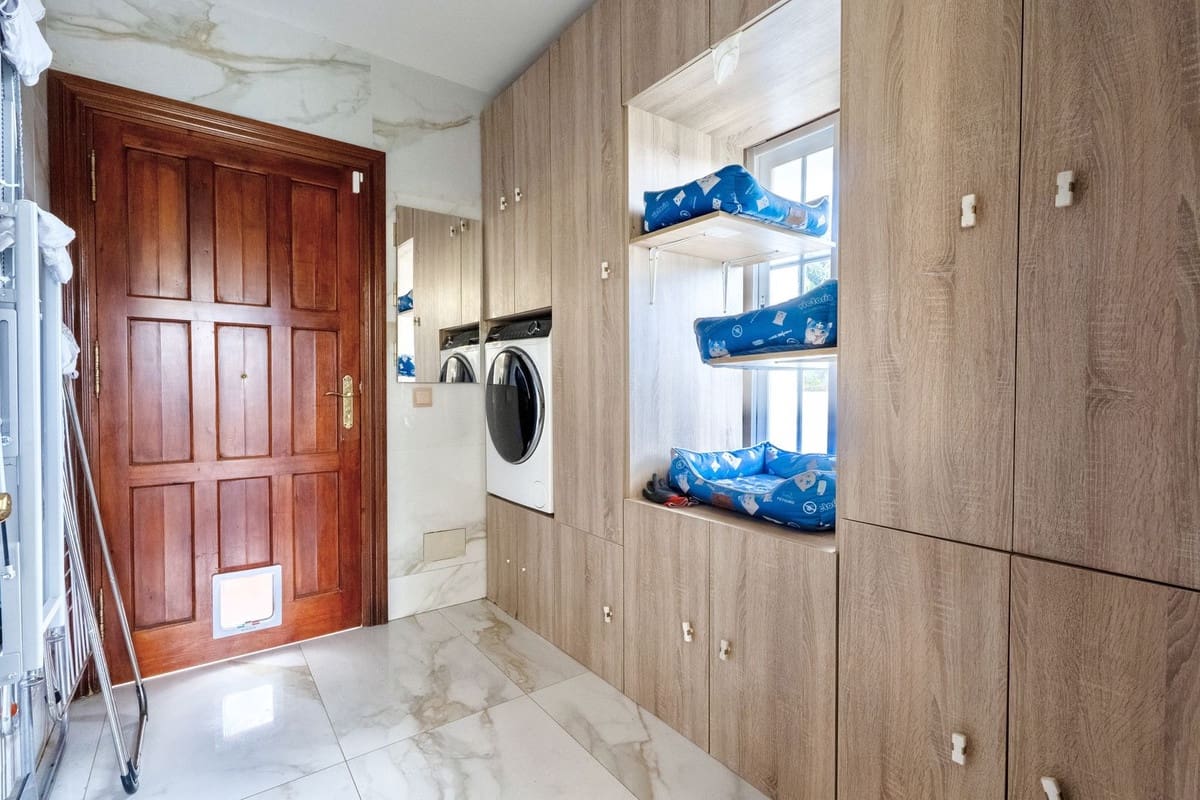 7 bedroom Villa for sale in Guadalmina with pool garage - € 2,300,000 (Ref: 9733237)