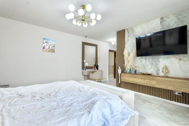 7 quarto Moradia para venda em Guadalmina Alta, Marbella com piscina garagem - 2 300 000 € (Ref: 9733237)