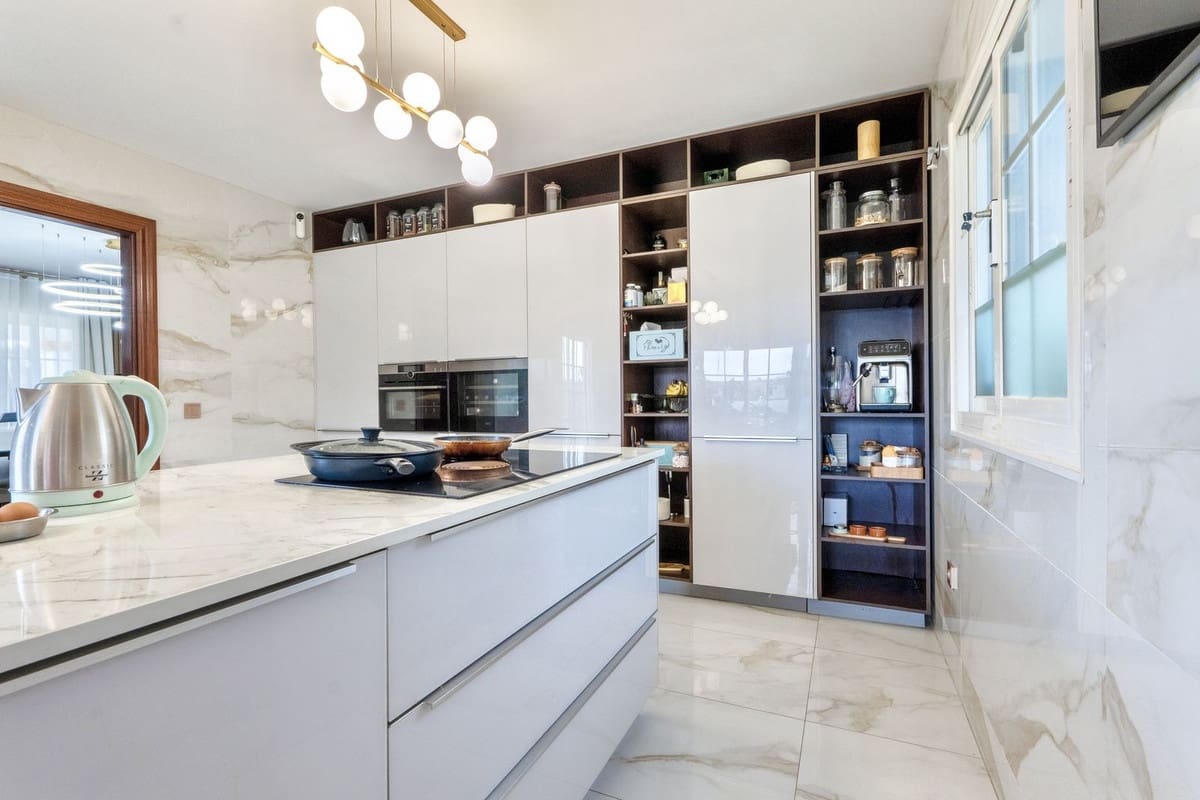 7 bedroom Villa for sale in Guadalmina with pool garage - € 2,300,000 (Ref: 9733237)