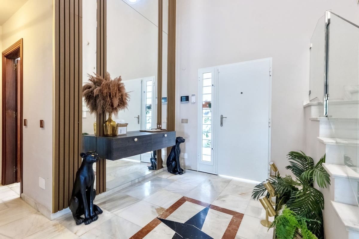 7 bedroom Villa for sale in Guadalmina with pool garage - € 2,300,000 (Ref: 9733237)