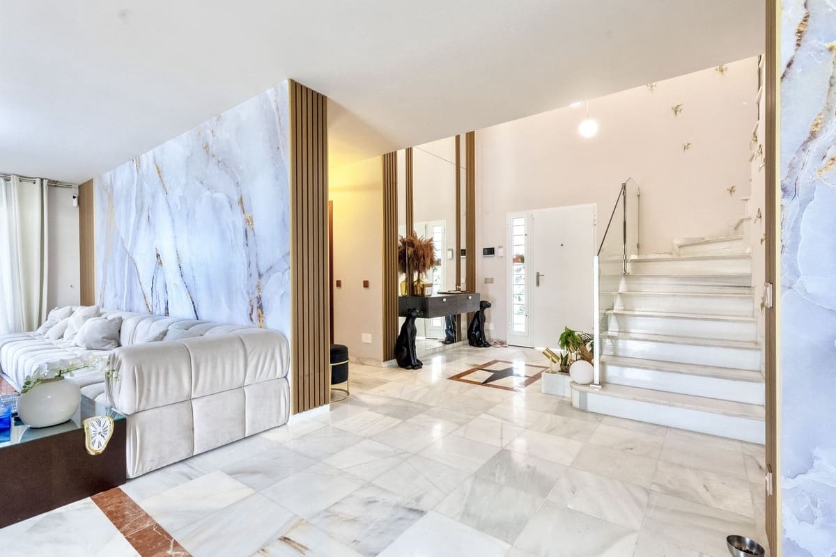 7 bedroom Villa for sale in Guadalmina with pool garage - € 2,300,000 (Ref: 9733237)