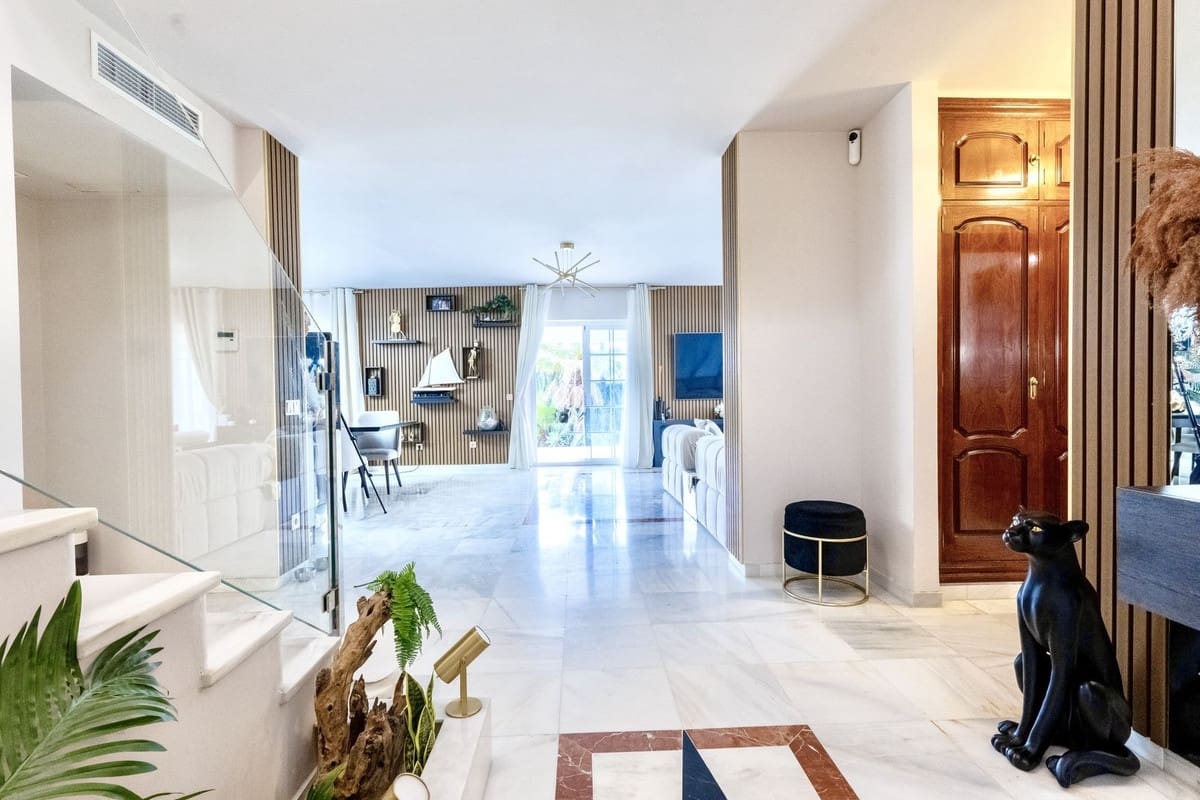 7 bedroom Villa for sale in Guadalmina with pool garage - € 2,300,000 (Ref: 9733237)