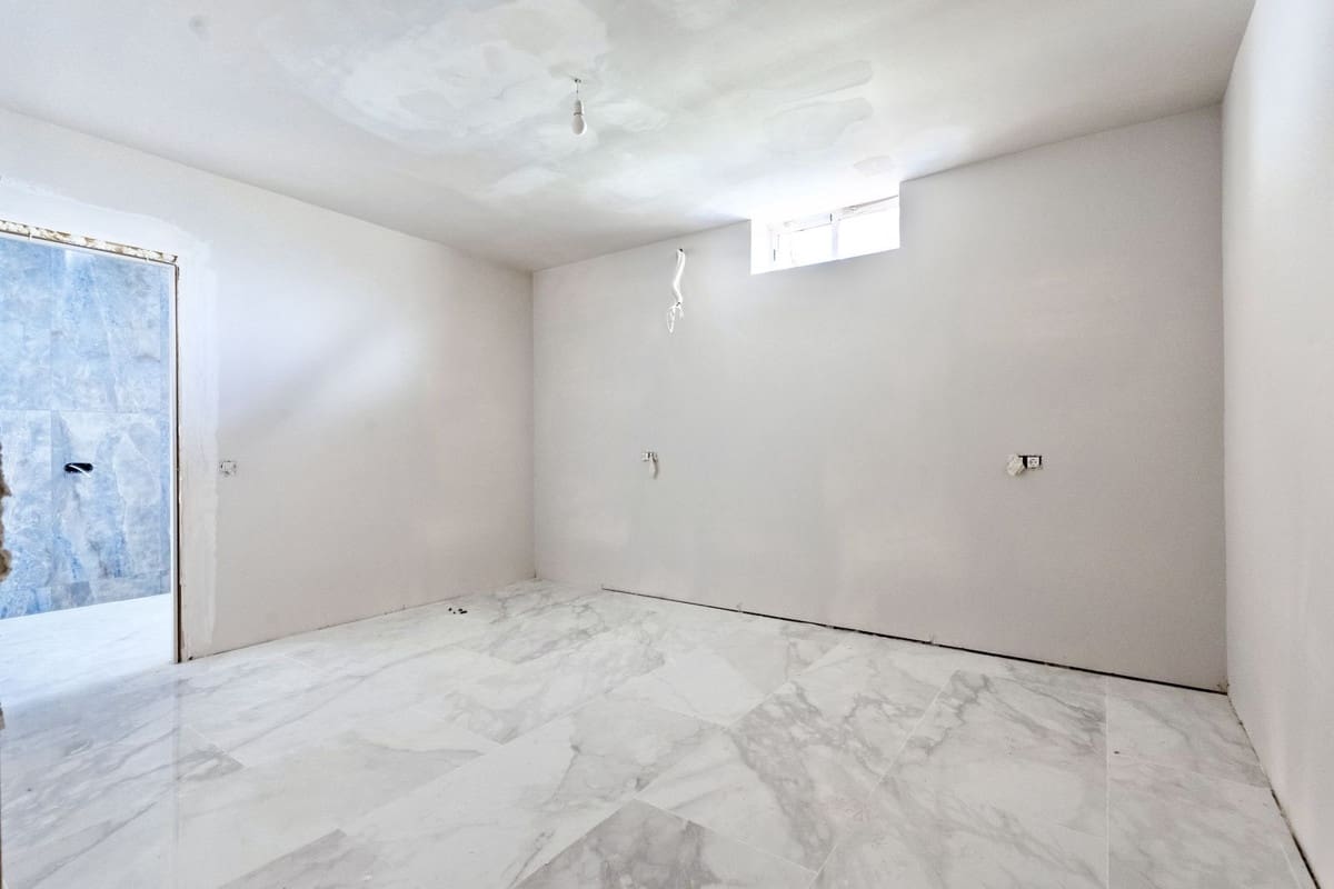 7 bedroom Villa for sale in Guadalmina with pool garage - € 2,300,000 (Ref: 9733237)