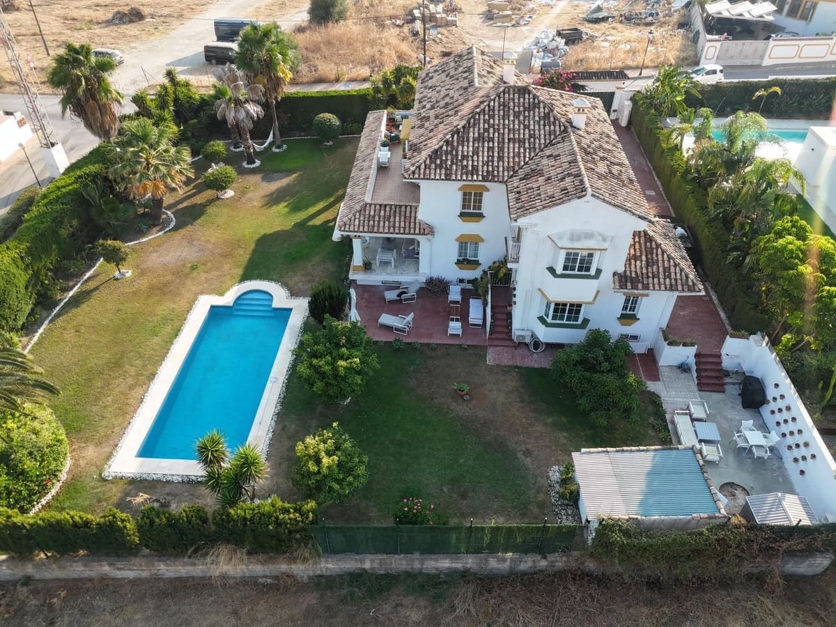7 bedroom Villa for sale in Guadalmina with pool garage - € 2,300,000 (Ref: 9733237)