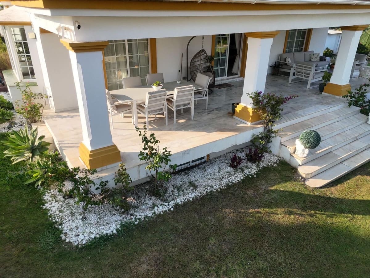 7 bedroom Villa for sale in Guadalmina with pool garage - € 2,300,000 (Ref: 9733237)