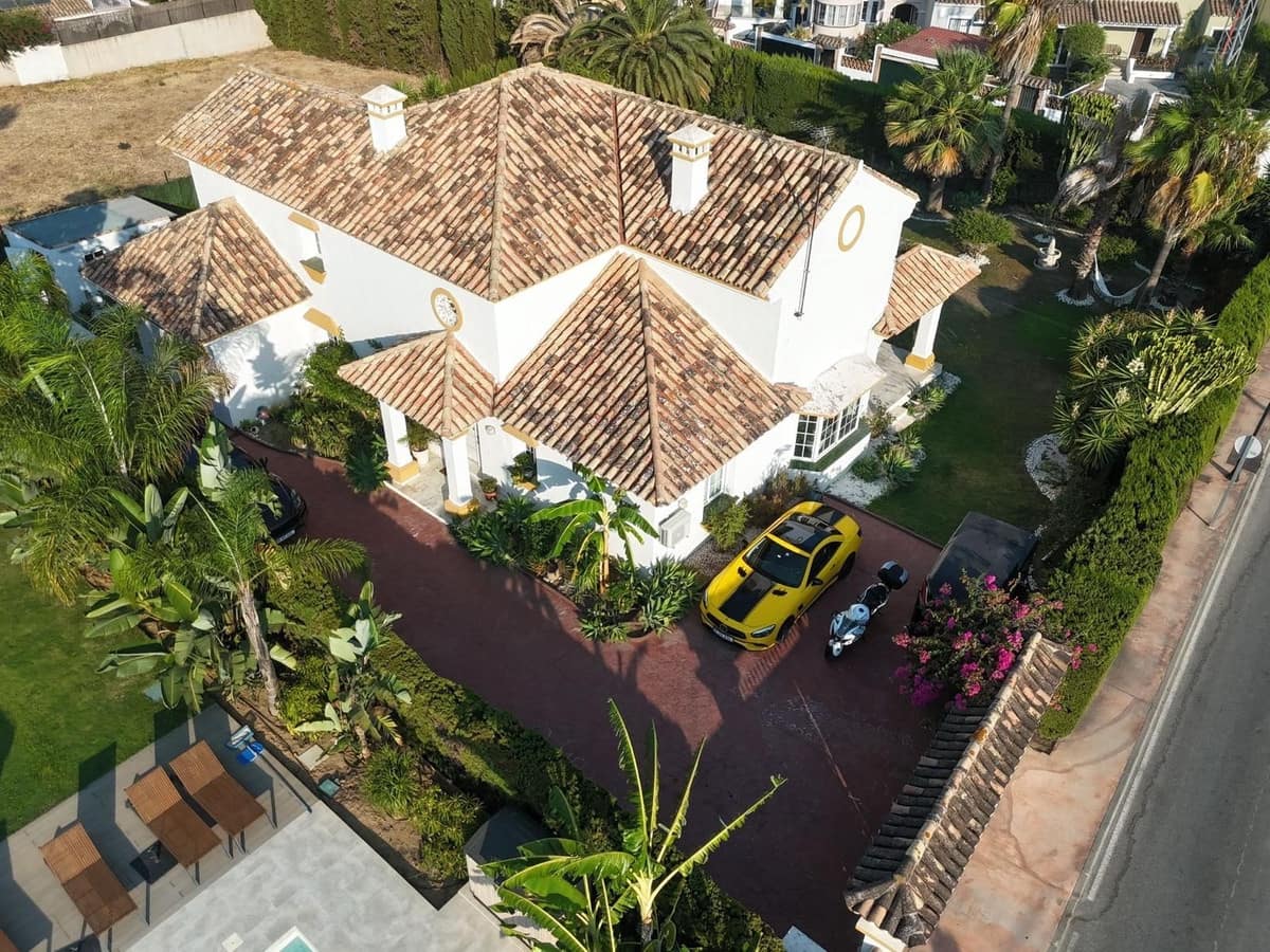 7 bedroom Villa for sale in Guadalmina with pool garage - € 2,300,000 (Ref: 9733237)