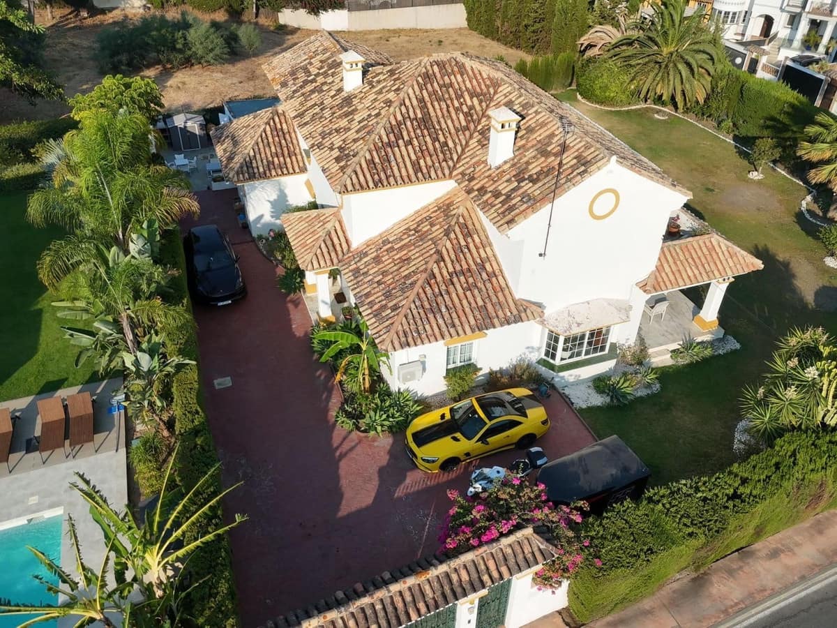 7 bedroom Villa for sale in Guadalmina with pool garage - € 2,300,000 (Ref: 9733237)
