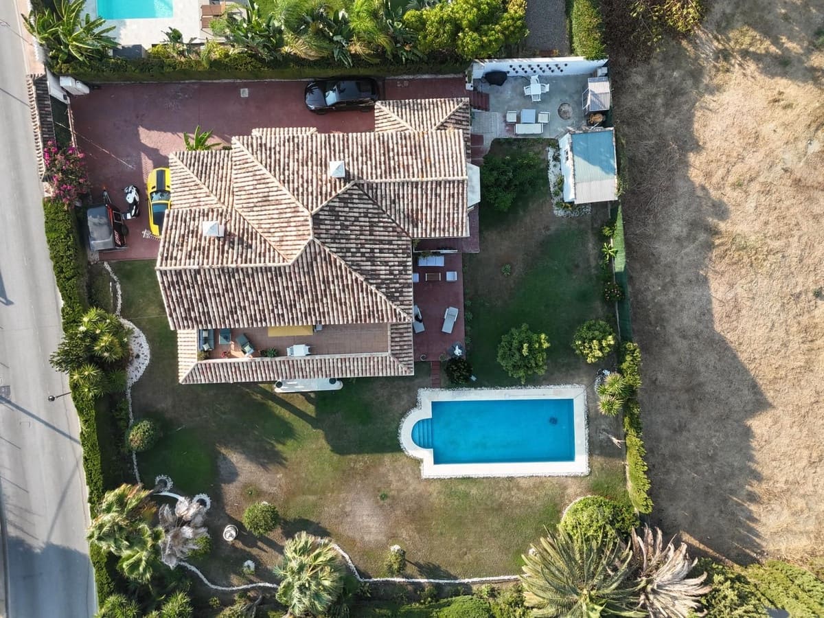 7 bedroom Villa for sale in Guadalmina with pool garage - € 2,300,000 (Ref: 9733237)