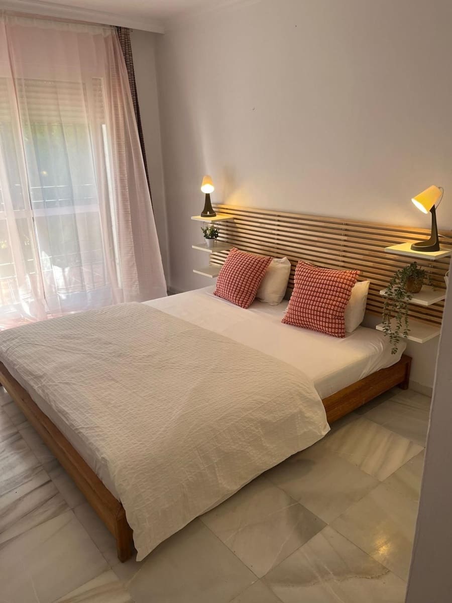 2 bedroom Apartment for rent in Nueva Andalucia with pool garage - € 1,950 (Ref: 9733238)