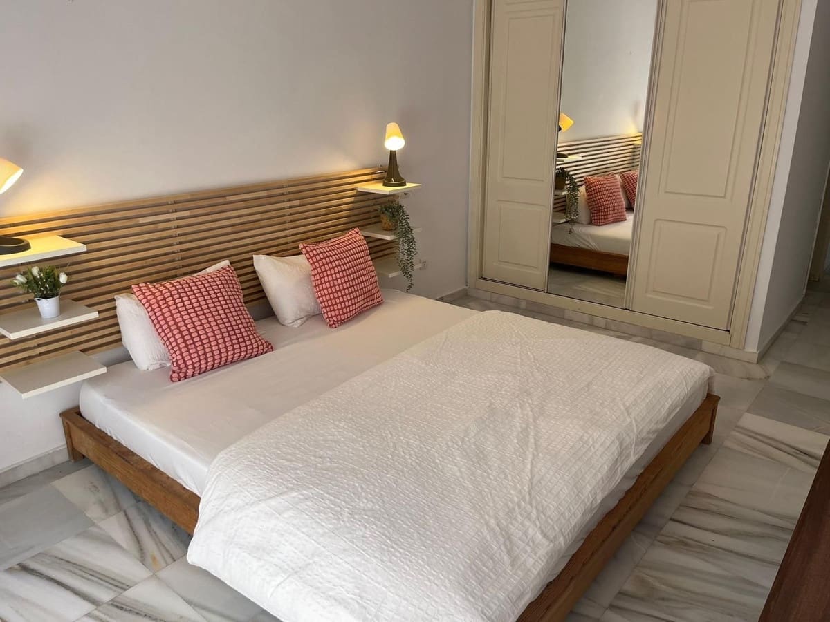 2 bedroom Apartment for rent in Nueva Andalucia with pool garage - € 1,950 (Ref: 9733238)