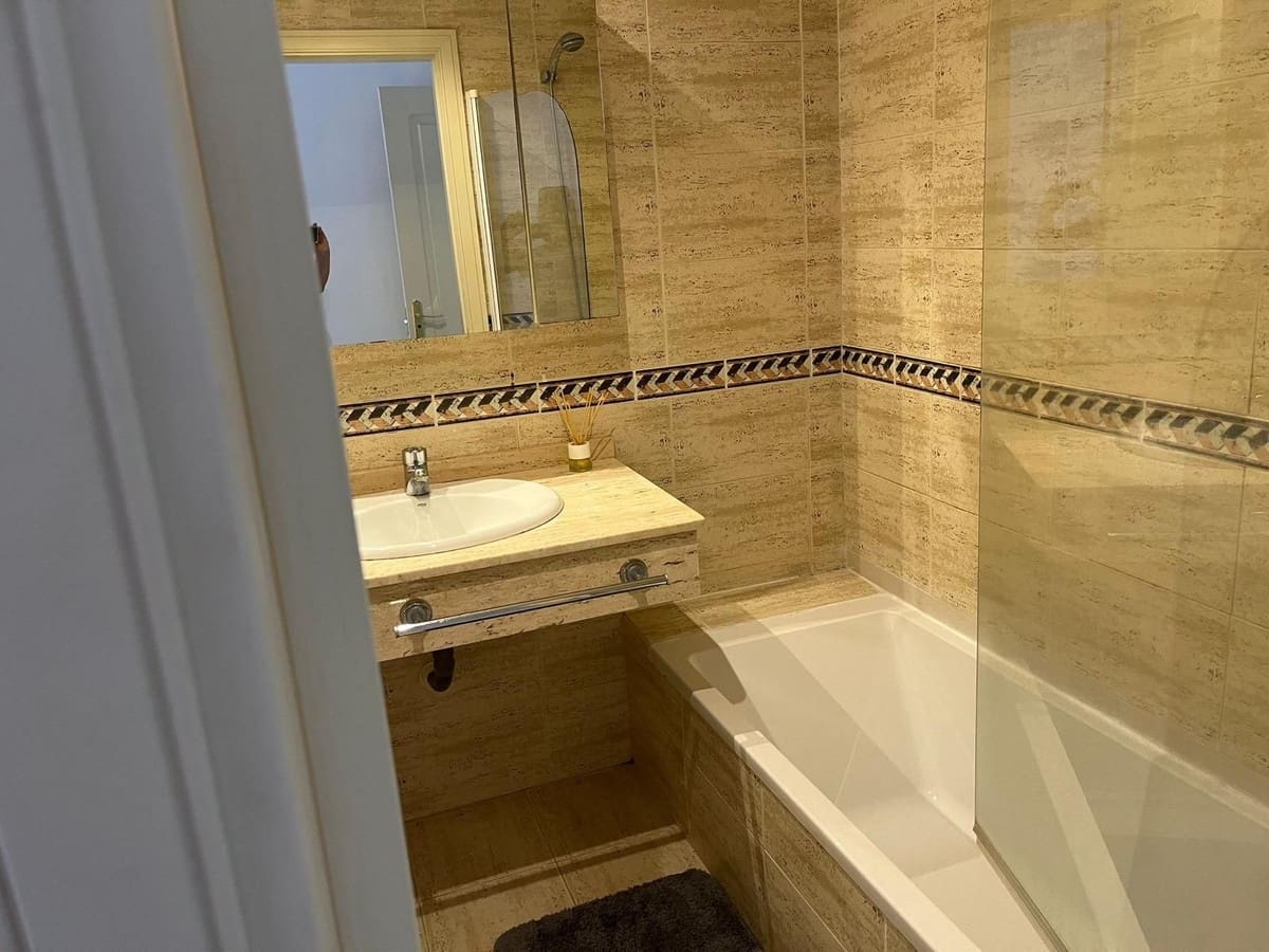 2 bedroom Apartment for rent in Nueva Andalucia with pool garage - € 1,950 (Ref: 9733238)