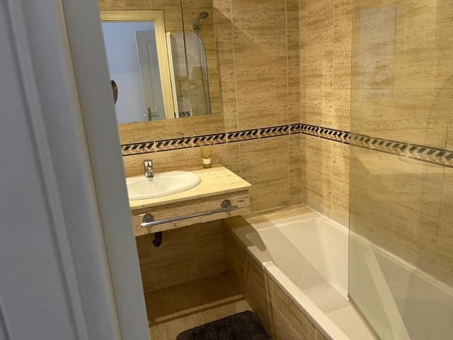 2 slaapkamer Appartement te huur in Nueva Andalucia, Marbella met zwembad garage - € 1.950 (Ref: 9733238)