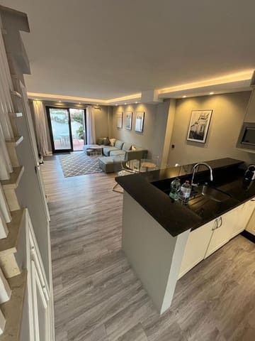 Apartamento de 2 habitaciones en Costalita, Estepona en alquiler con piscina garaje - 2.000 € (Ref: 9733239)