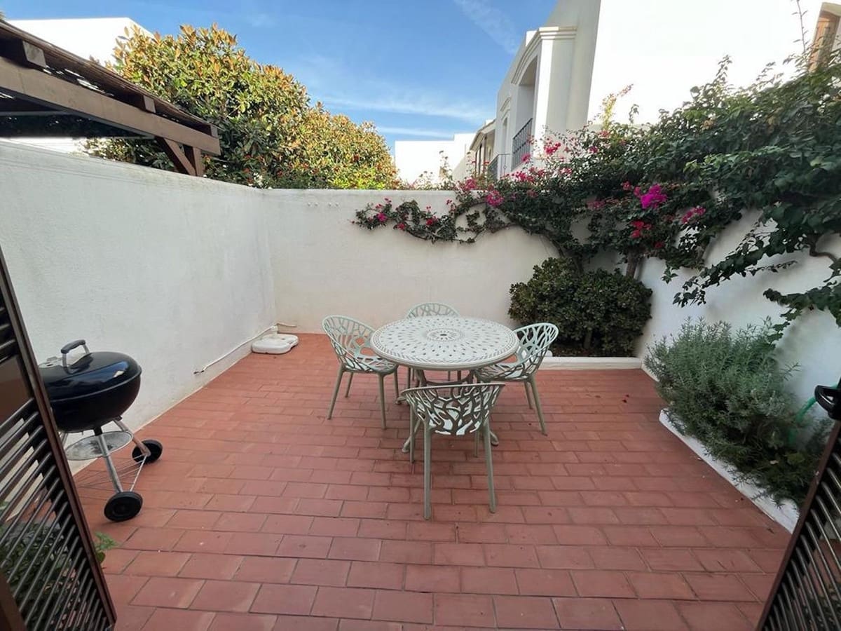 2 bedroom Apartment for holiday rental in Costalita with pool garage - € 1,750 (Ref: 9733240)