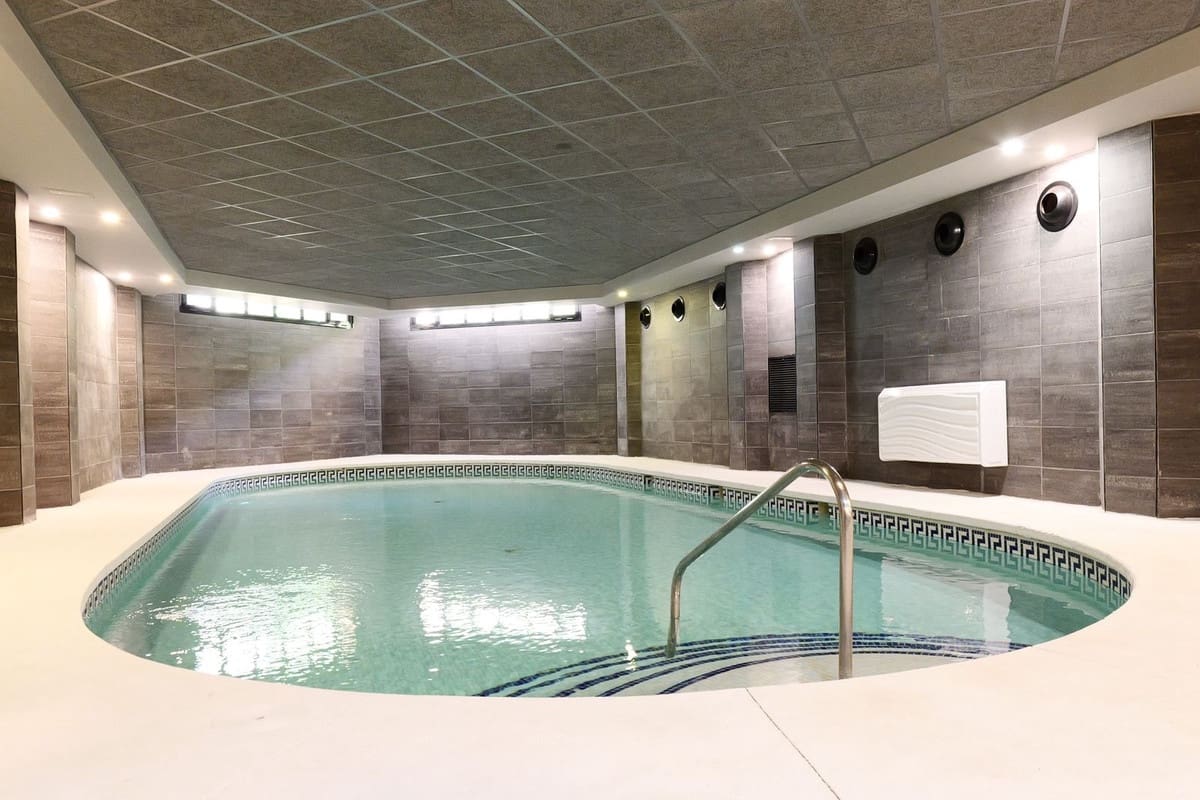 3 bedroom Apartment for sale in Puerto Banus with pool garage - € 849,000 (Ref: 9733241)